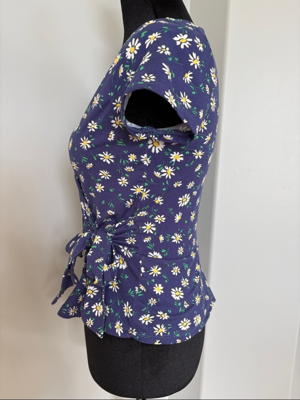 NWOT Rebel Sugar Lavender Floral Wrap Blouse with White Daisies - Picture 5 of 5